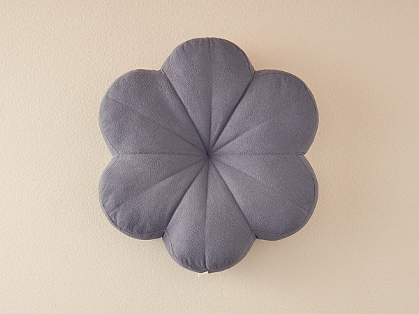 Bloom Decorative pillow 40 cm