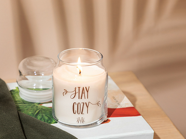 Stay Cozy Арома свічка 195 г
