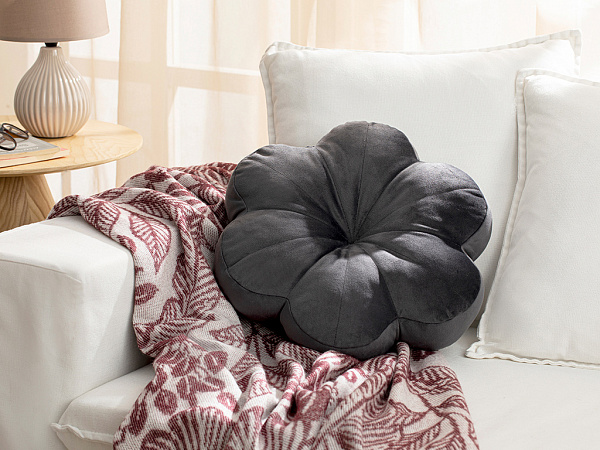 Bloom Decorative pillow 40 cm