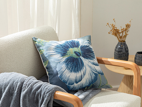 Pansy Bloom Декоративная наволочка 45х45 см