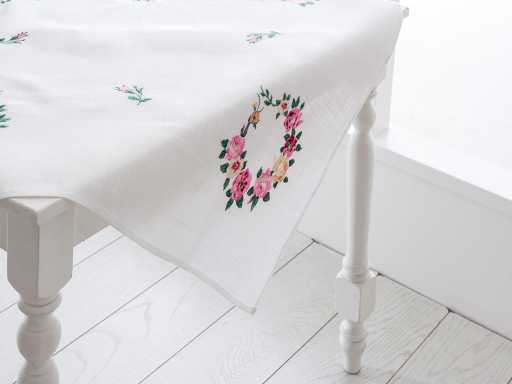 Rose Scroll Салфетка с вышивкой 85x85 см